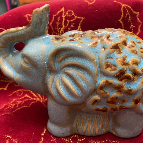 Porcelain antiqued elephant - Picture 8 of 8